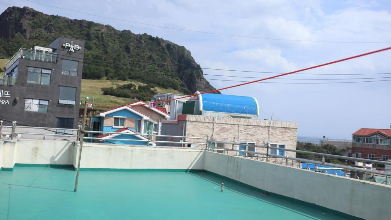 Seongsan Ilchulbong Pension Jeju Luaran gambar